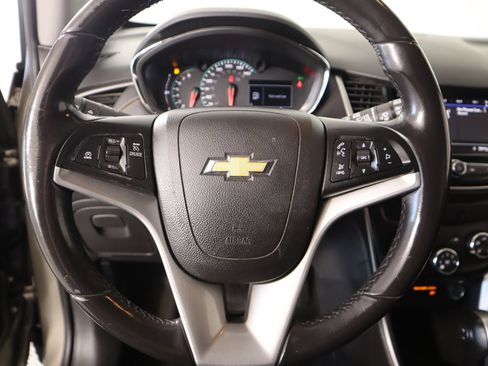Used 2022 Chevrolet Trax LT w/ Driver Confidence Package AWD/4WD image 3