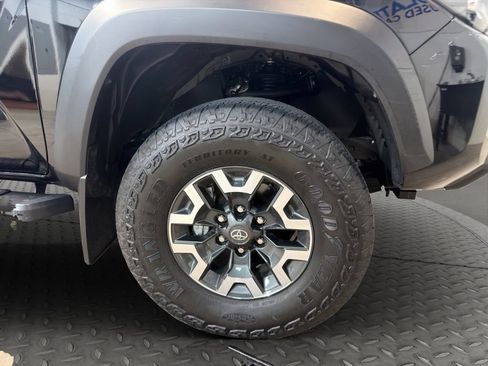 Used 2023 Toyota Tacoma TRD Off-Road w/ TRD Premium Off Road Package AWD/4WD image 25
