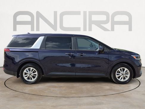 Used 2023 Kia Carnival LX FWD image 11