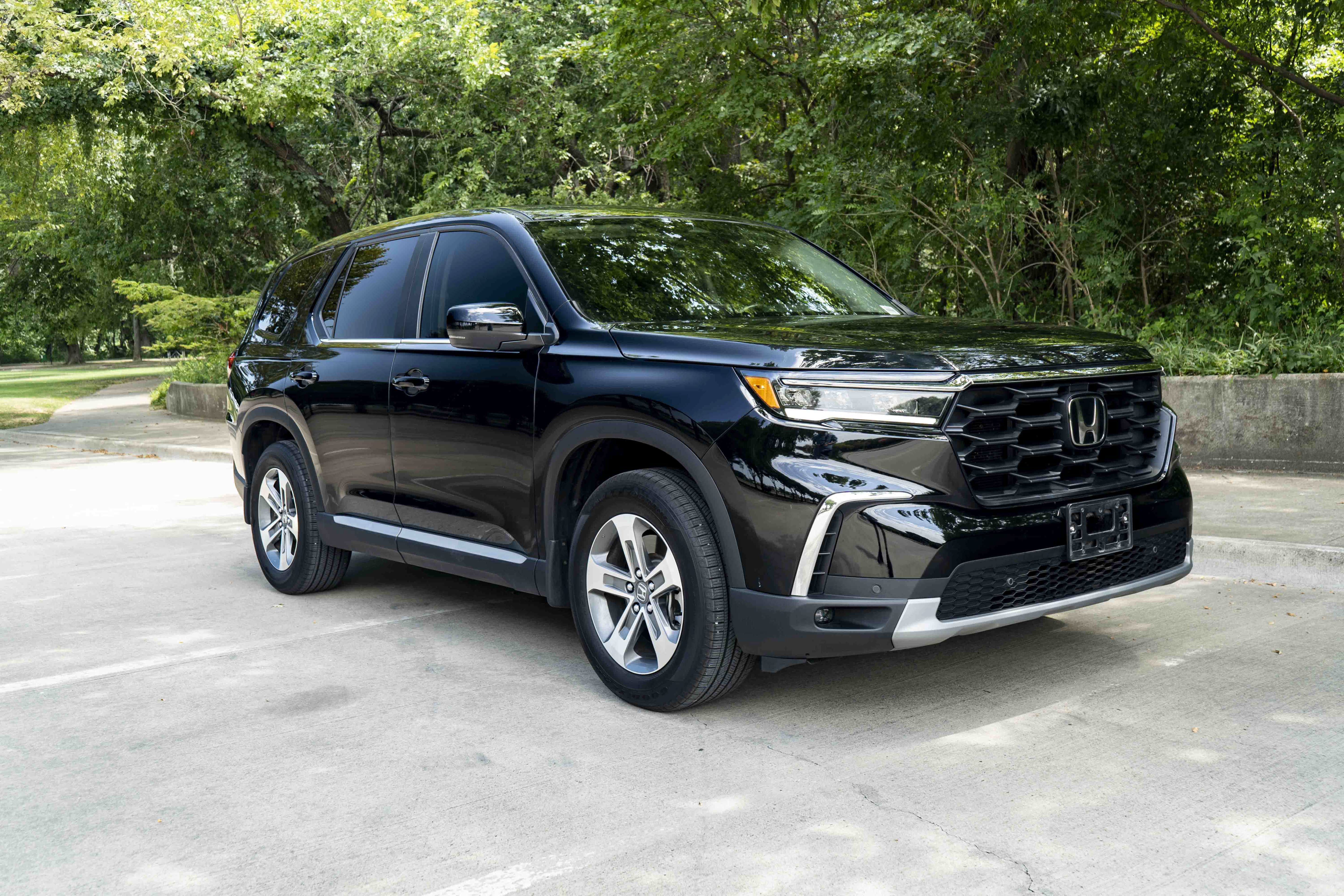 Used 2025 Honda Pilot EX-L image 2
