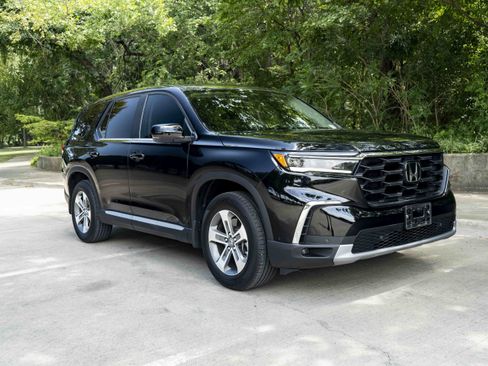 Used 2025 Honda Pilot EX-L image 2