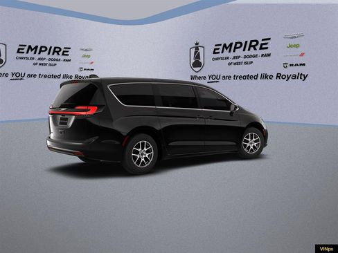 New 2026 Chrysler Pacifica Select image 10
