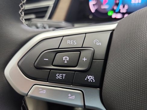 New 2026 Volkswagen Atlas SE FWD image 14