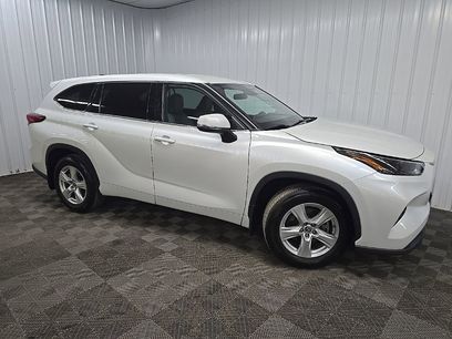 Used 2022 Toyota Highlander LE