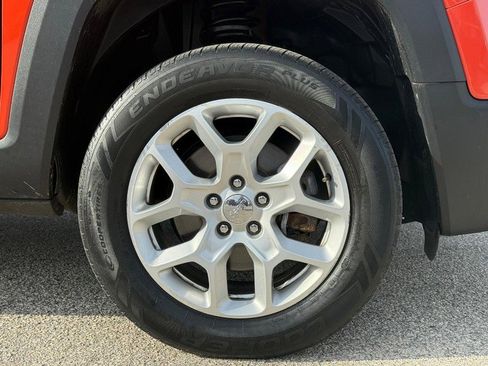 Used 2015 Jeep Renegade Latitude w/ Popular Equipment Group image 12