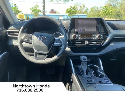 Used 2023 Toyota Highlander L AWD/4WD image 16
