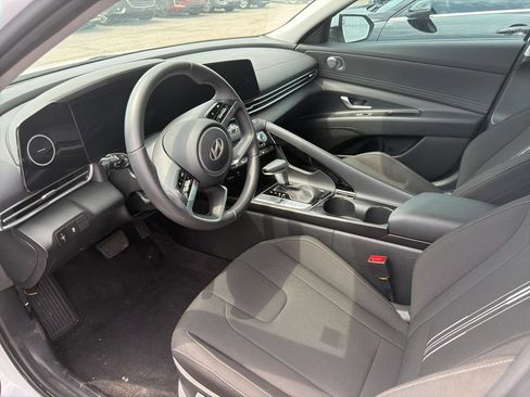 Used 2025 Hyundai Elantra SEL FWD image 16
