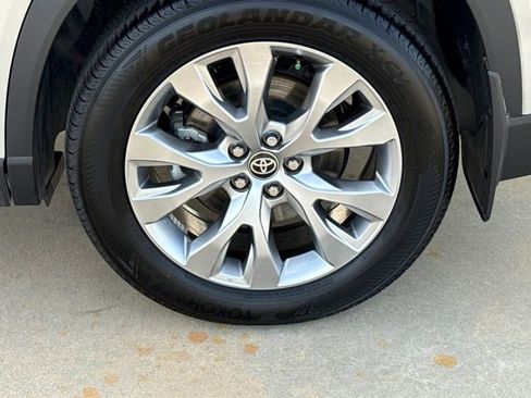 Used 2024 Toyota Grand Highlander Limited image 9