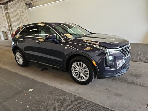 Used 2024 Cadillac XT4 Luxury FWD image 2