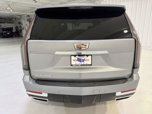 Used 2025 Cadillac Escalade Premium Luxury AWD/4WD image 28