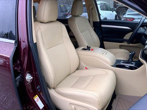 Used 2019 Toyota Highlander XLE image 8