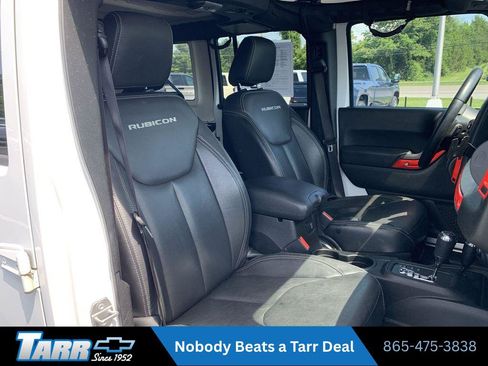 Used 2018 Jeep Wrangler Unlimited Rubicon w/ Connectivity Group AWD/4WD image 21