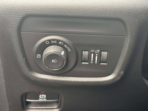 Used 2023 Jeep Grand Cherokee L Limited AWD/4WD image 19