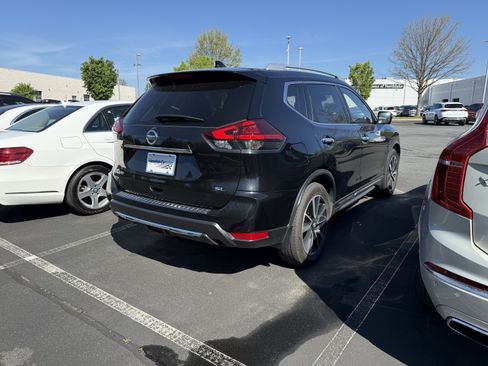 Used 2018 Nissan Rogue SL w/ Premium Package image 11