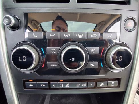 Used 2016 Land Rover Discovery Sport HSE AWD/4WD image 32