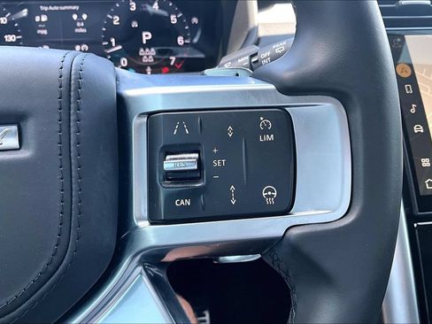Used 2024 Land Rover Discovery Dynamic SE AWD/4WD image 20