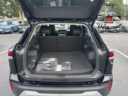 New 2025 Volkswagen Tiguan SE image 21