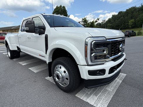 New 2026 Ford F450 Platinum w/ FX4 Off-Road Package AWD/4WD image 3