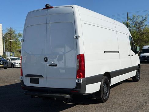 Used 2022 Mercedes-Benz Sprinter 2500 image 4