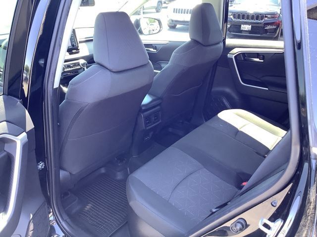 Used 2022 Toyota RAV4 XLE AWD/4WD image 23