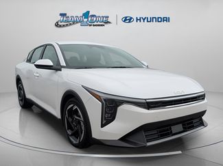 Used 2025 Kia K4 EX video 1