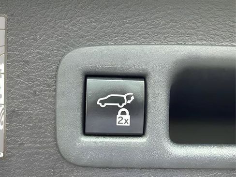 Used 2021 Toyota Sienna XLE FWD image 43