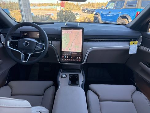 New 2025 Volvo EX90 Ultra image 17