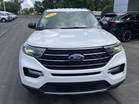Used 2021 Ford Explorer XLT AWD/4WD image 2