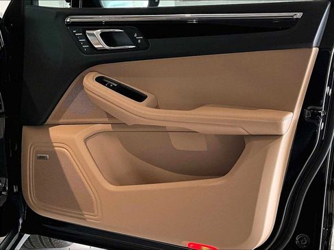 New 2026 Porsche Macan image 25