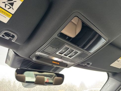 New 2025 Land Rover Discovery Dynamic SE image 26