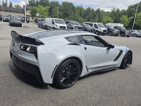 Used 2018 Chevrolet Corvette Z06 w/ Carbon 65 Edition RWD image 3