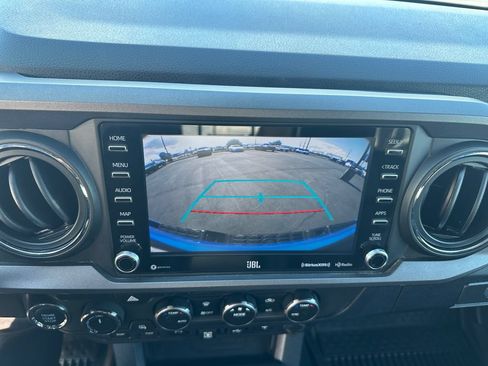 Used 2020 Toyota Tacoma TRD Off-Road w/ TRD Premium Off Road Package AWD/4WD image 16