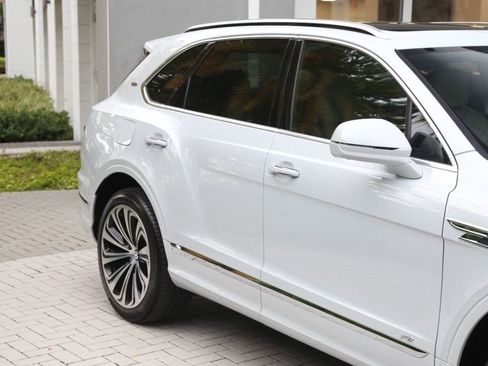 Used 2021 Bentley Bentayga image 29