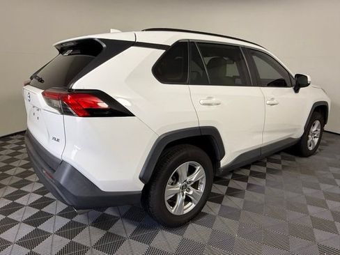 Used 2019 Toyota RAV4 XLE w/ Convenience Package FWD image 5