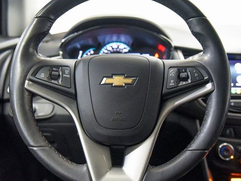 Used 2022 Chevrolet Trax LT w/ LT Convenience Package image 22