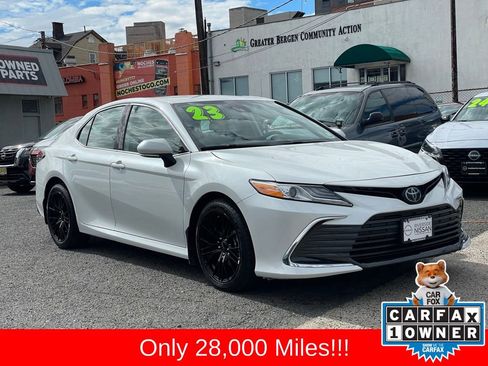 Used 2023 Toyota Camry XLE image 3
