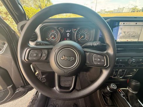 Certified 2025 Jeep Gladiator Sport image 23