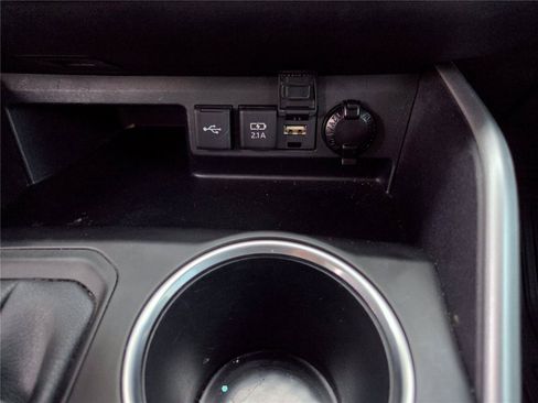 Used 2021 Toyota Highlander XLE FWD image 14