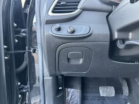 Certified 2022 Chevrolet Trax LT w/ LT Convenience Package image 4