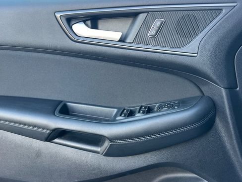 Used 2019 Ford Edge SE image 12