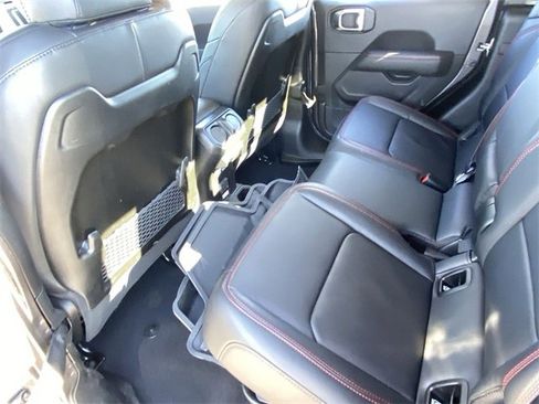 Used 2025 Jeep Gladiator Rubicon w/ Convenience Group image 18