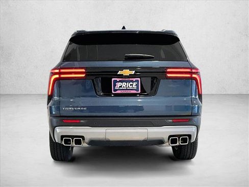 Used 2026 Chevrolet Traverse LT FWD image 4