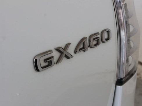 Used 2018 Lexus GX 460 Premium w/ Premium Package AWD/4WD image 13