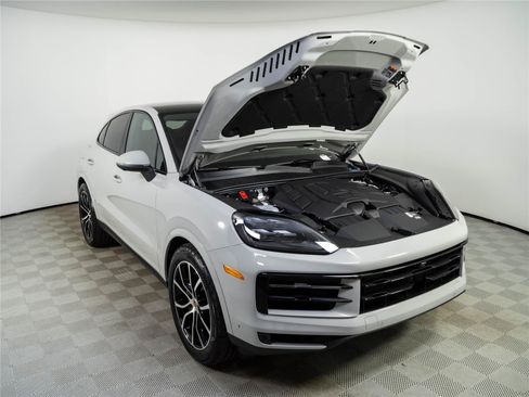 New 2026 Porsche Cayenne Coupe AWD/4WD image 34