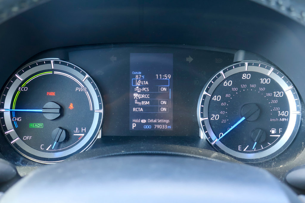 Used 2022 Toyota Highlander LE FWD image 13