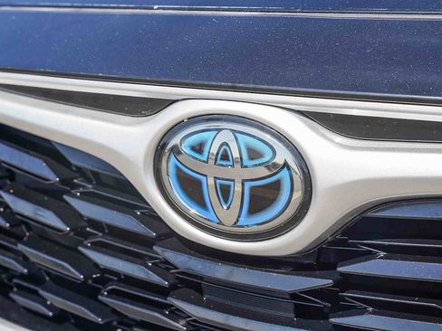 Used 2021 Toyota Highlander XLE image 11