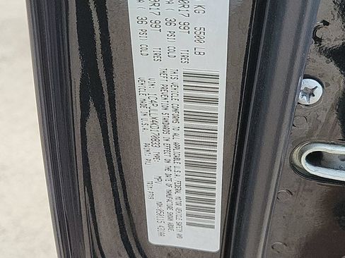 Used 2019 Jeep Cherokee Latitude Plus w/ Comfort/Convenience Group FWD image 32
