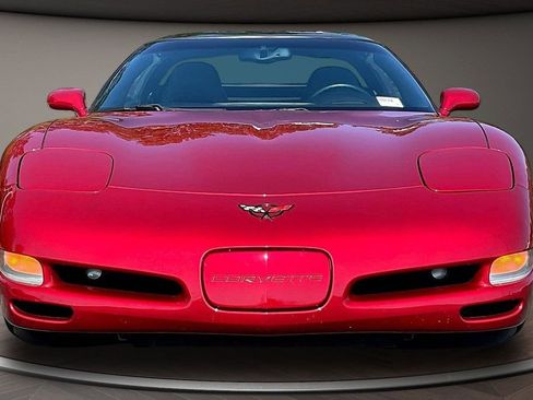 Used 2002 Chevrolet Corvette Coupe w/ Preferred Equipment Group2 RWD image 2