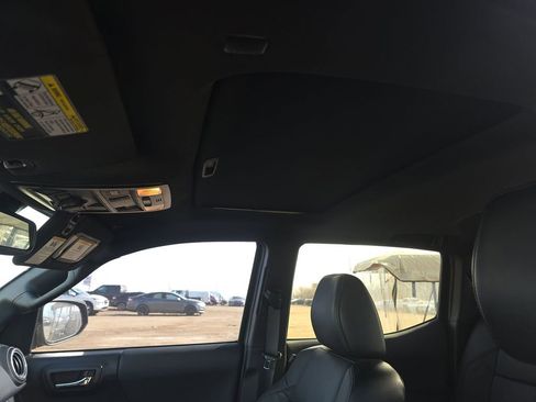 Used 2022 Toyota Tacoma TRD Off-Road w/ TRD Premium Off Road Package image 15