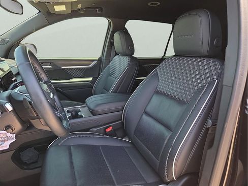 Used 2025 GMC Acadia Denali FWD image 16